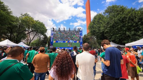 Con mariachi y goles celebran triunfo de México en el Regio Fest