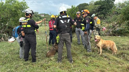 Continúa búsqueda de hombre arrastrado por río Pesquería