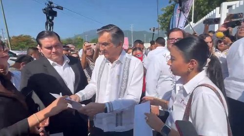 Gobernador atiende demandas de trabajadores de la educación