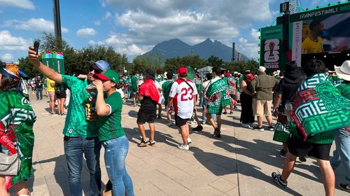 Acuden miles al FIFA Fan Fest de Monterrey para ver a México