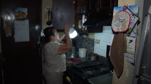 Denuncian vecinos de Apodaca falta de luz por transformador