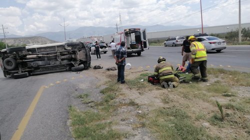 Fatal volcadura en Ramos Arizpe deja un muerto y dos lesionados