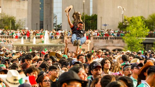 Regios alentaron hasta el final en el México vs Inglaterra