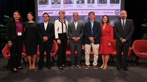 EUA y México fortalecen alianza en industria de semiconductores