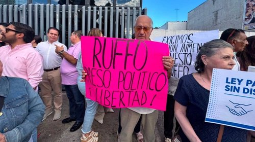 Panistas exigen liberar a Ernesto Ruffo en Tijuana