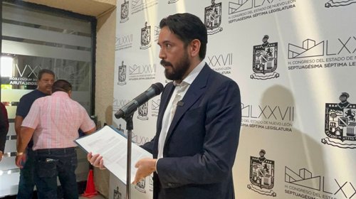 Van notarios a Congreso para dar información por juicio político