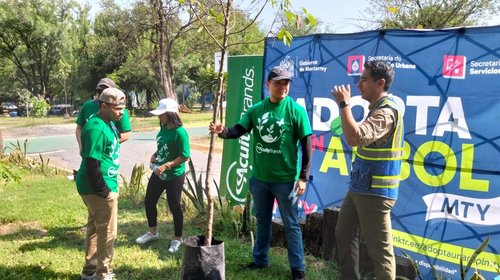 Realiza Monterrey jornada de forestación en el Parque España