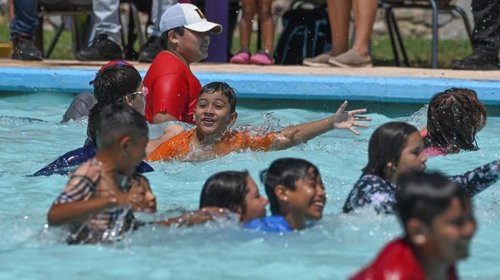 Continúan abiertas albercas de los CEDIF 2 y 3 en Ciudad Victoria