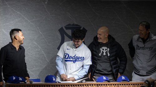Dodgers ficha al beisbolista regio Roberto Saucedo Jr.