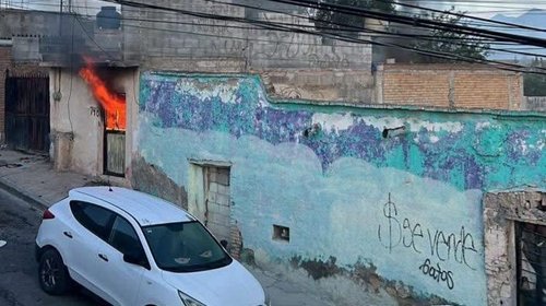 Voraz incendio consume vivienda en el barrio Santa Anita