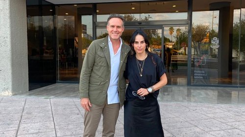 Ana Serradilla y Erik Hayser retan a los regios con teatro