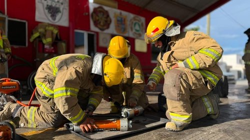 Fortalecen capacitación de Protección Civil y Bomberos en Parras