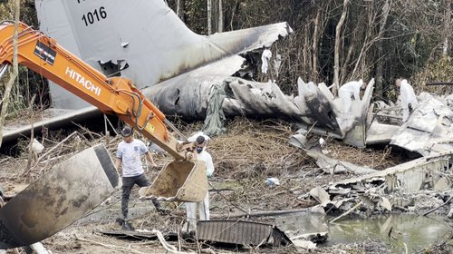 Identifican a 54 víctimas tras caída de avión militar en Colombia