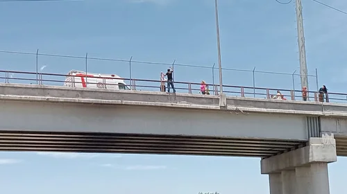 Hombre intenta lanzarse de puente pero es salvado: Ramos Arizpe 