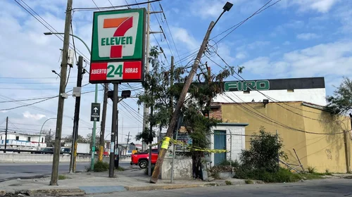 A punto de caer, así los postes en el municipio de Guadalupe