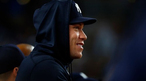Aaron Judge sigue en revisión de fractura de costilla por estrés