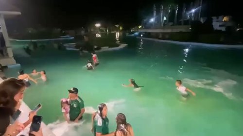 Jóvenes ingresan al Lago de la República tras partido del Tri