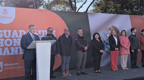 Abandera Héctor García a 98 escoltas de escuelas en Guadalupe