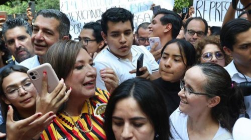 Abuchean a Xóchitl Gálvez tras reunión con estudiantes