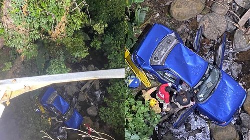 Abuelitos quedan atrapados en su auto por 18 horas tras volcarse