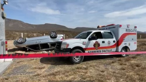 Volcadura en carretera Saltillo-Torreón deja una mujer sin vida