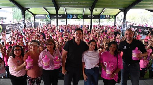 Bailan 500 mujeres en Apodaca por lucha contra el cáncer de mama
