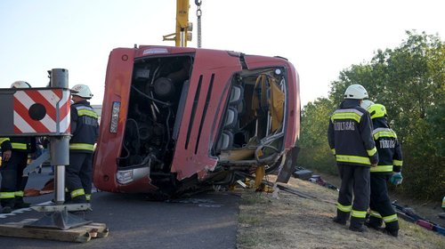 Accidente de autobús deja 12 muertos y heridos en Hungría