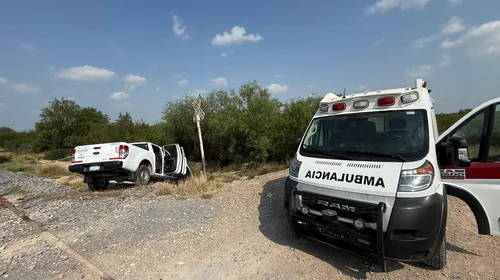 Tren embiste camioneta en Doctor Coss; tres resultan lesionados