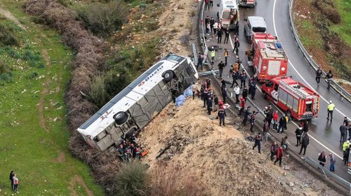 Accidentes viales dejan 16 muertos y 30 heridos en Turquía