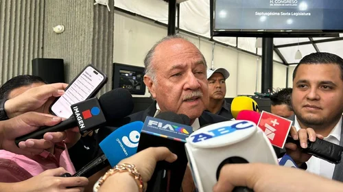 Acude Navarro al Congreso de NL, pero no participa en sesión