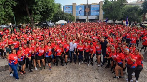 Acuden casi 1,000 mujeres al primer 'Baile Fitness' DIF Monterrey