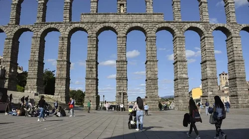 Recuperan piedra robada del Acueducto de Segovia puesta a subasta