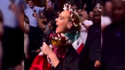 Adele celebra a México vestida de muñeca Lele