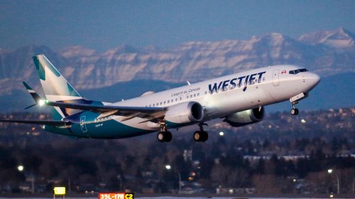 Aerolínea canadiense cancela más de 400 vuelos por huelga