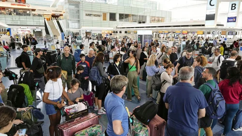 Evacuaciones y vuelos cancelados en Japón por potente tifón