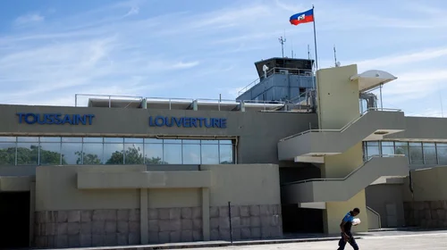 Reabre aeropuerto de Haití tras cierre por violencia