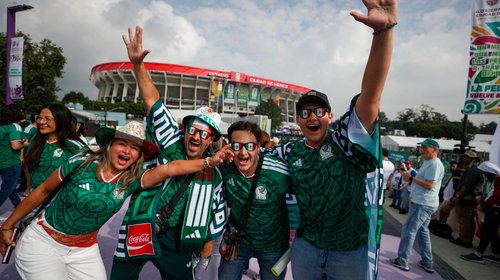 Ilusión y nervios; inundan camisas verdes alrededores de CDMX