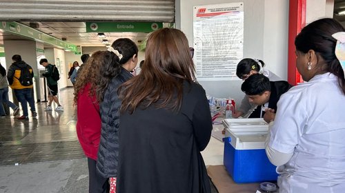 Afluencia continúa en módulos de vacunación de Área Metropolitana