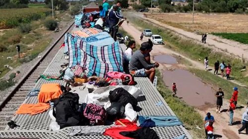 Personal del INM golpea a migrantes en tren de Zacatecas