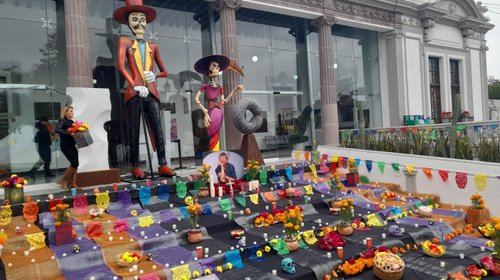 Realizan altar de muertos en honor a 'Chabelo' en Guadalupe