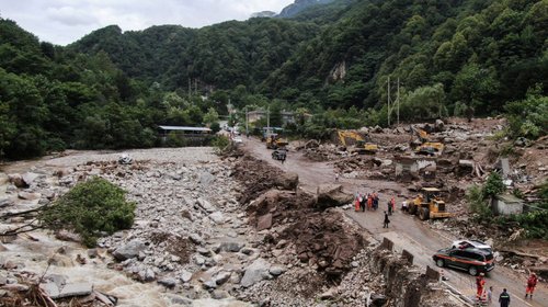 Sube a 21 muertos y 6 desaparecidos por alud en China