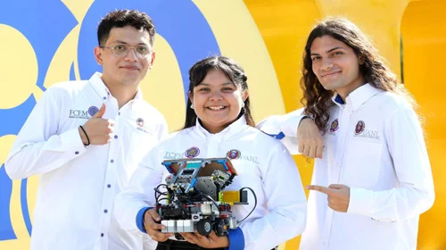 Alumnos de la UANL crean a 'Pochita', un robot rescatista