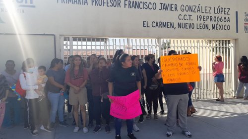 Amenazan con bloqueo si no cambian al director de escuela
