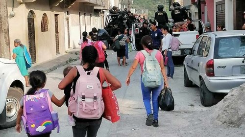 AMLO admite desplazamiento de personas por violencia en Chiapas