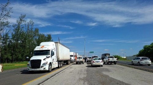 Transportistas de Tamaulipas se suman a protesta nacional