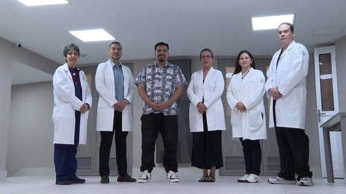 Agradece Ángel Abraham a doctoras y doctores que cambian su vida