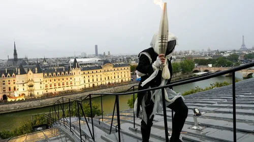 Subastarán antorchas y vestuarios de Juegos Olímpicos París 2024