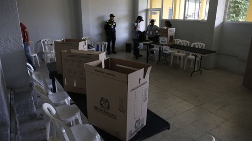 Arranca primera vuelta de elecciones presidenciales en Colombia