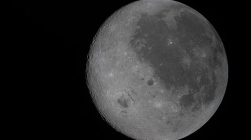 Artemis II supera récord de tripulación más alejada de la Tierra
