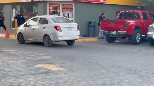 Asalta tienda y roba un automóvil en San Pedro